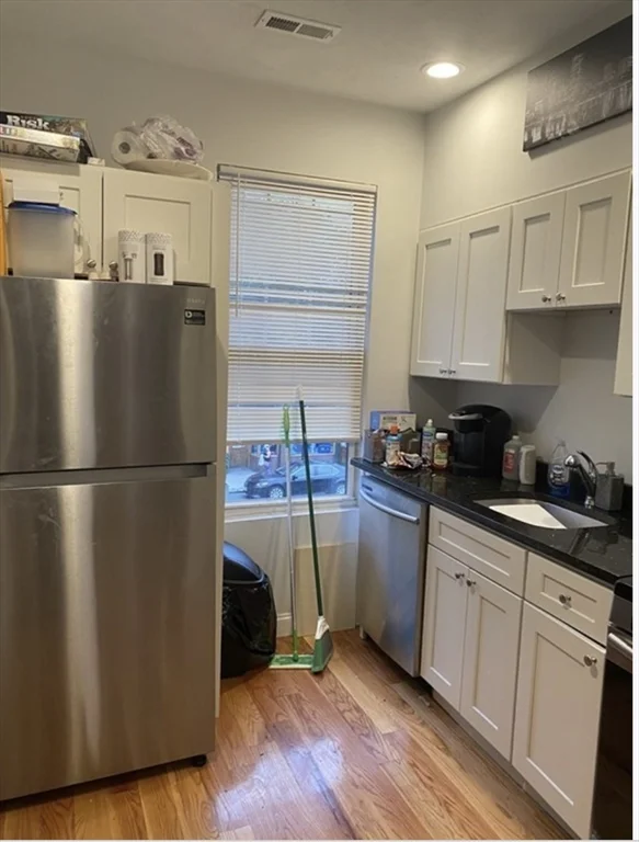 3 bed, 1 bath apartment for rent at 663 East Broadway Unit 2A, South Boston — photo 6 of 13