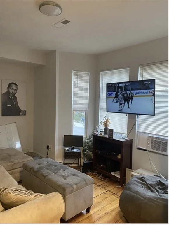 3 bed, 1 bath apartment for rent at 663 East Broadway Unit 2A, South Boston — photo 3 of 13