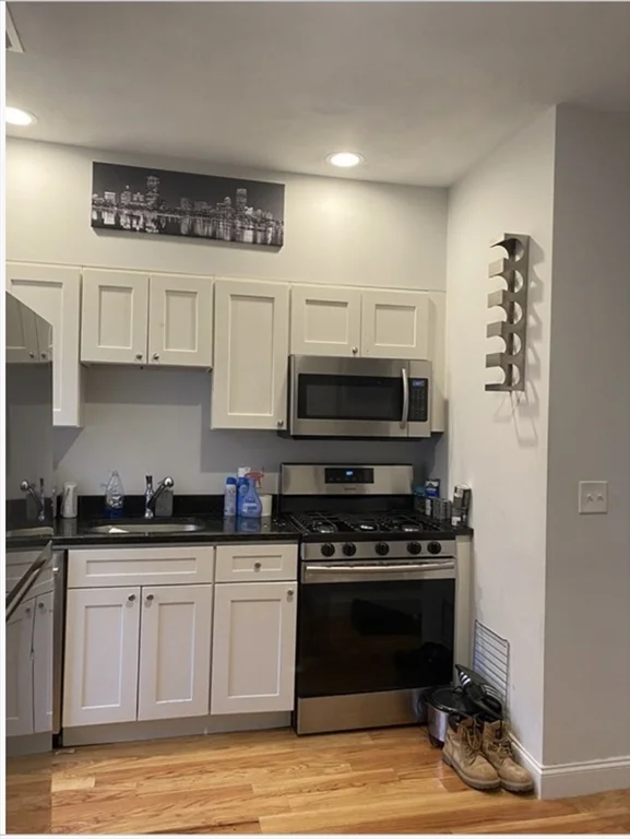3 bed, 1 bath apartment for rent at 663 East Broadway Unit 2A, South Boston — photo 5 of 13