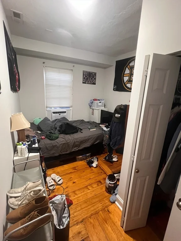 3 bed, 1 bath apartment for rent at 663 East Broadway Unit 2B, South Boston — photo 6 of 8