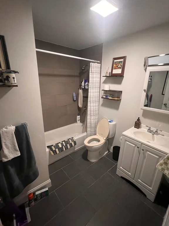 3 bed, 1 bath apartment for rent at 663 East Broadway Unit 2B, South Boston — photo 5 of 8