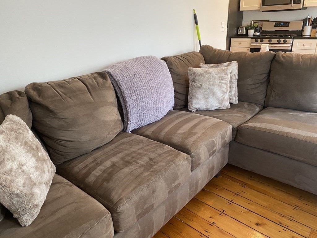 3 bed, 1 bath apartment for rent at 663 East Broadway Unit 3B, South Boston — photo 4 of 14