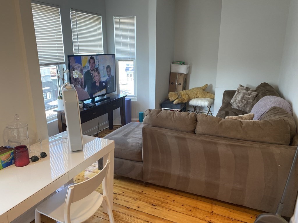 3 bed, 1 bath apartment for rent at 663 East Broadway Unit 3B, South Boston — photo 2 of 14