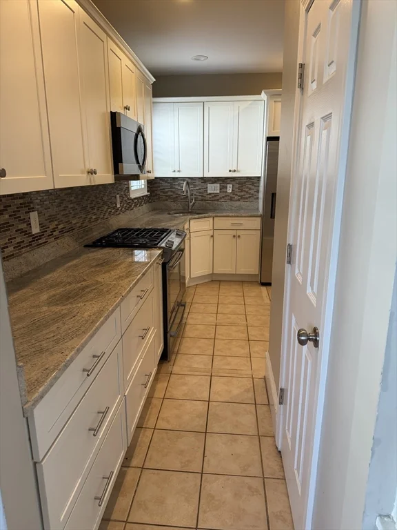 2 bed, 1 bath apartment for rent at 663 Fellsway Unit 1, Wellington — photo 3 of 21