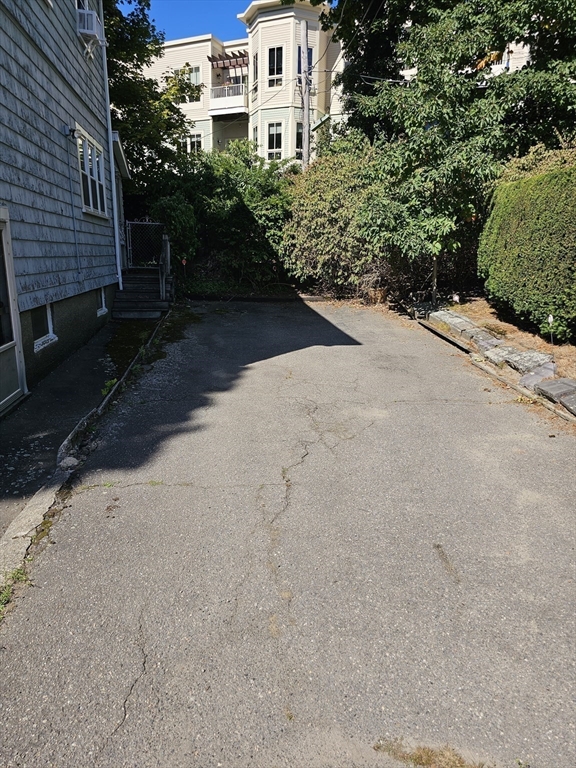 3 bed, 1 bath apartment for rent at 663 Hammond St, Chestnut Hill — photo 3 of 19