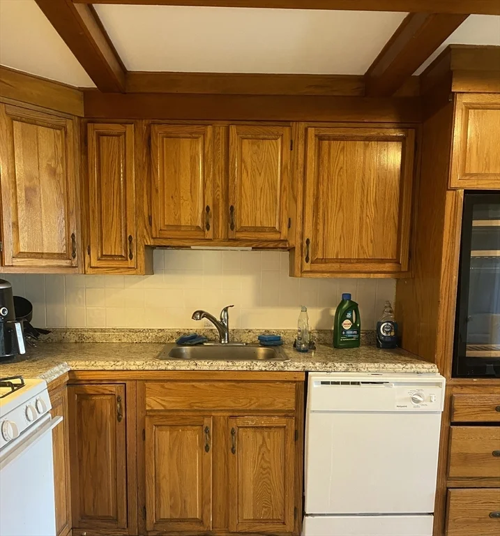5 bed, 2.5 bath apartment for rent at 663B East 5th St Unit B, South Boston — photo 2 of 23