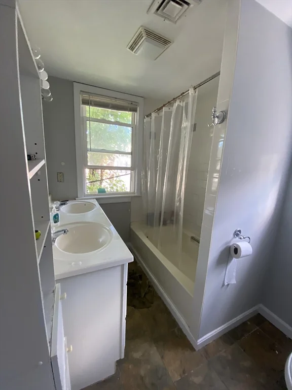 5 bed, 2.5 bath apartment for rent at 663B East 5th St Unit B, South Boston — photo 22 of 23
