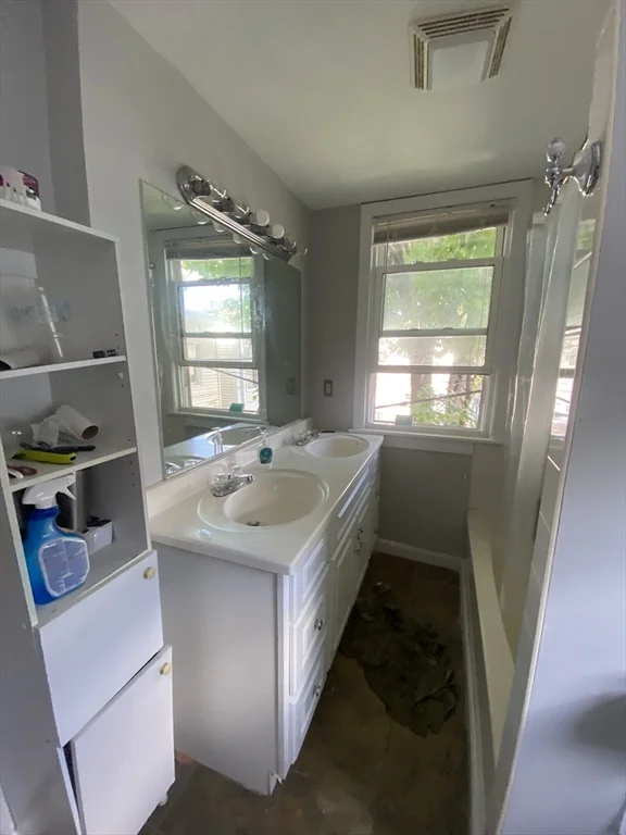 5 bed, 2.5 bath apartment for rent at 663B East 5th St Unit B, South Boston — photo 23 of 23