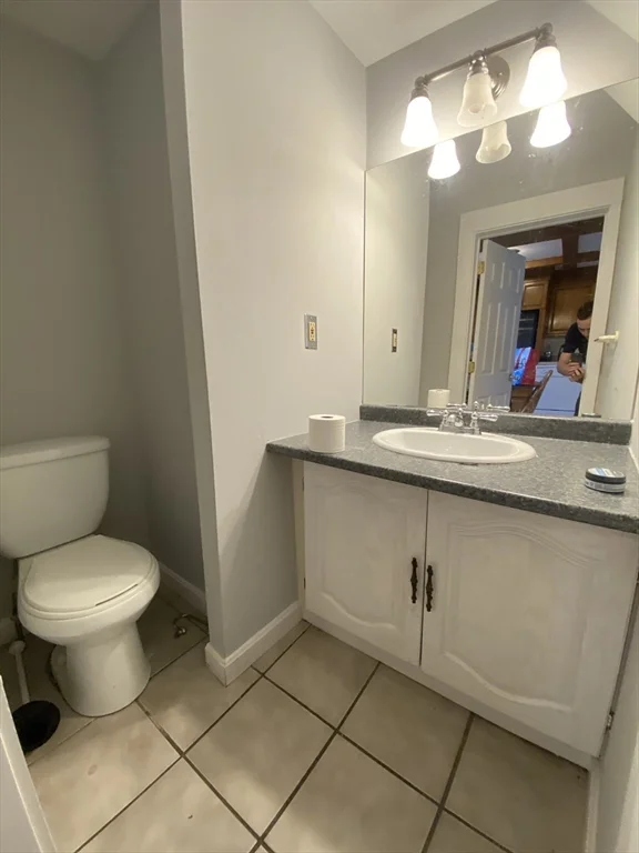 5 bed, 2.5 bath apartment for rent at 663B East 5th St Unit B, South Boston — photo 8 of 23
