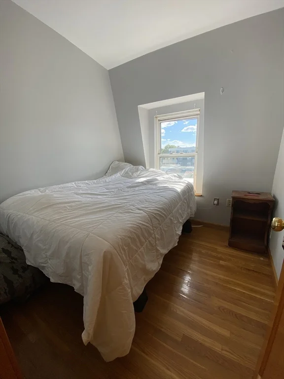 5 bed, 2.5 bath apartment for rent at 663B East 5th St Unit B, South Boston — photo 18 of 23