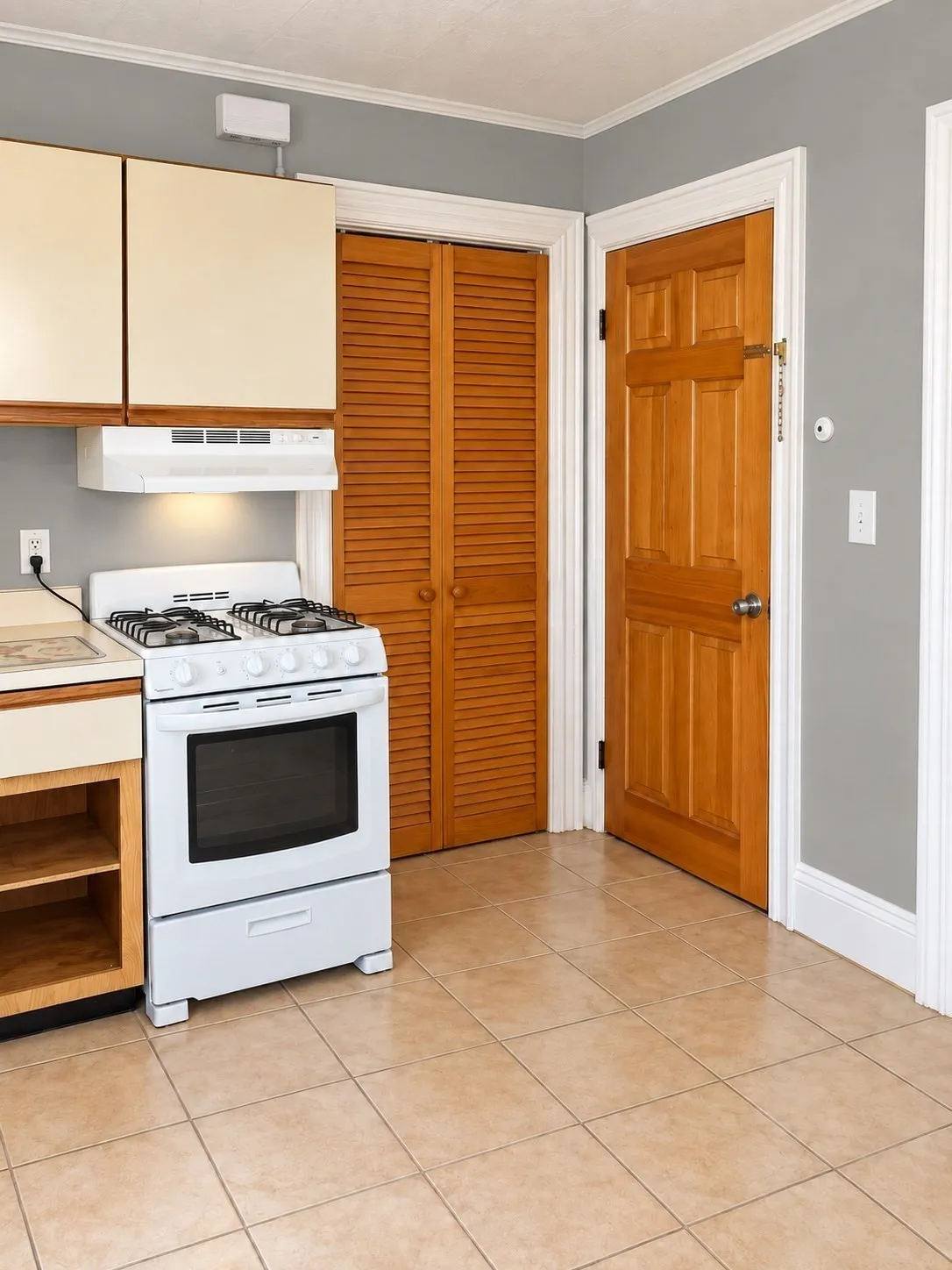 Studio bed, 1 bath apartment for rent at 664 East 6th St Unit 3, South Boston — photo 1 of 8