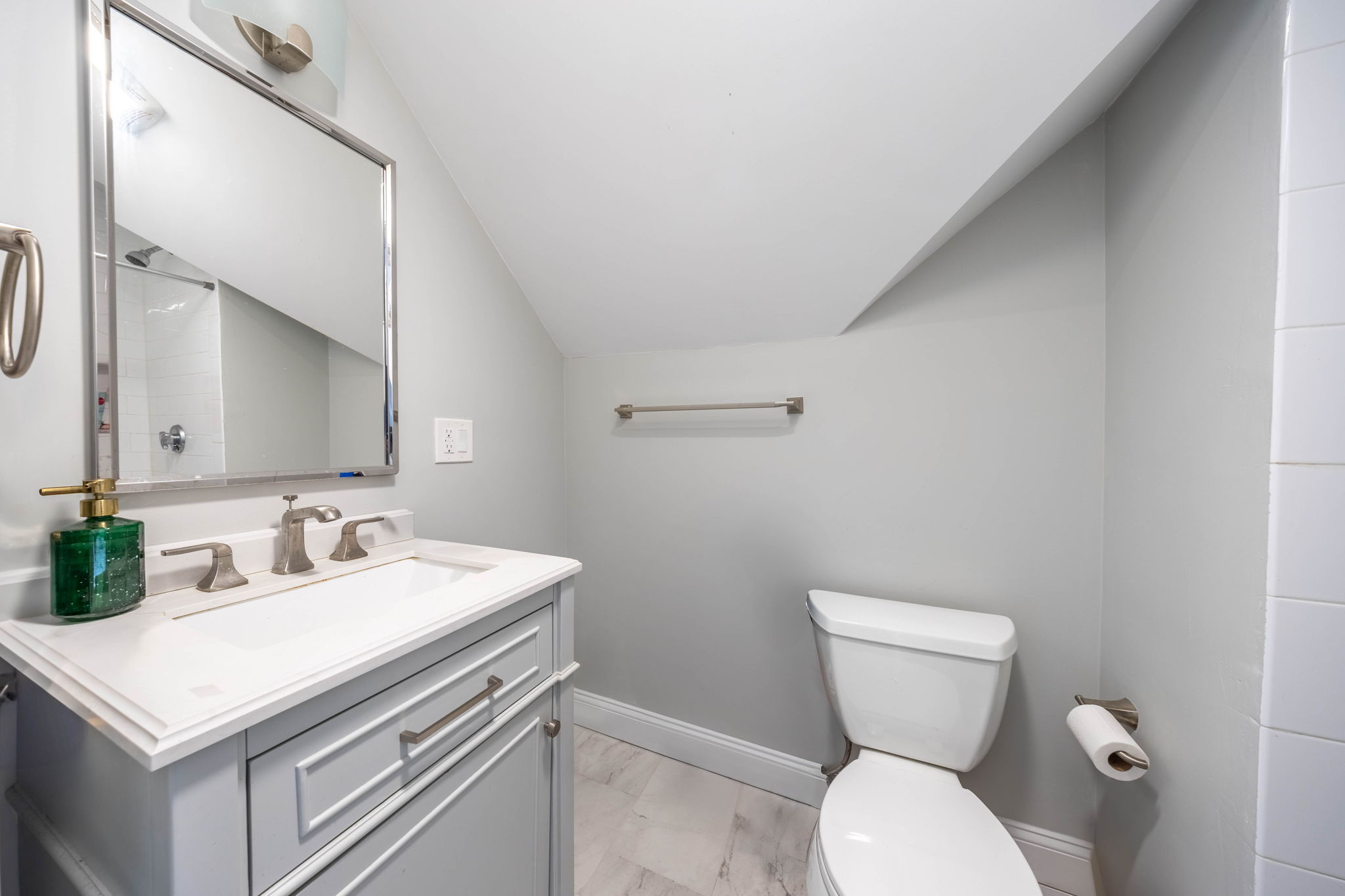 5 bed, 2 bath apartment for rent at 664 Moody St Unit 3, South Side — photo 14 of 21
