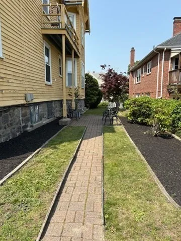 3 bed, 2 bath apartment for rent at 664 Washington St Unit 664, Oak Square — photo 4 of 37