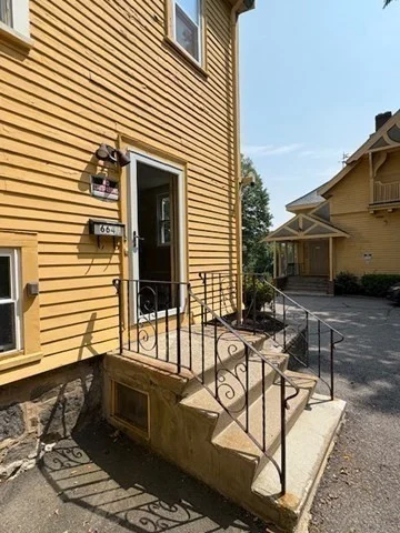 3 bed, 2 bath apartment for rent at 664 Washington St Unit 664, Oak Square — photo 35 of 37