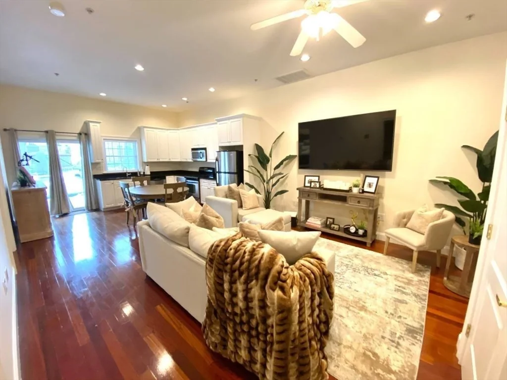 2 bed, 2 bath apartment for rent at 665 Bennington Unit 2, East Boston