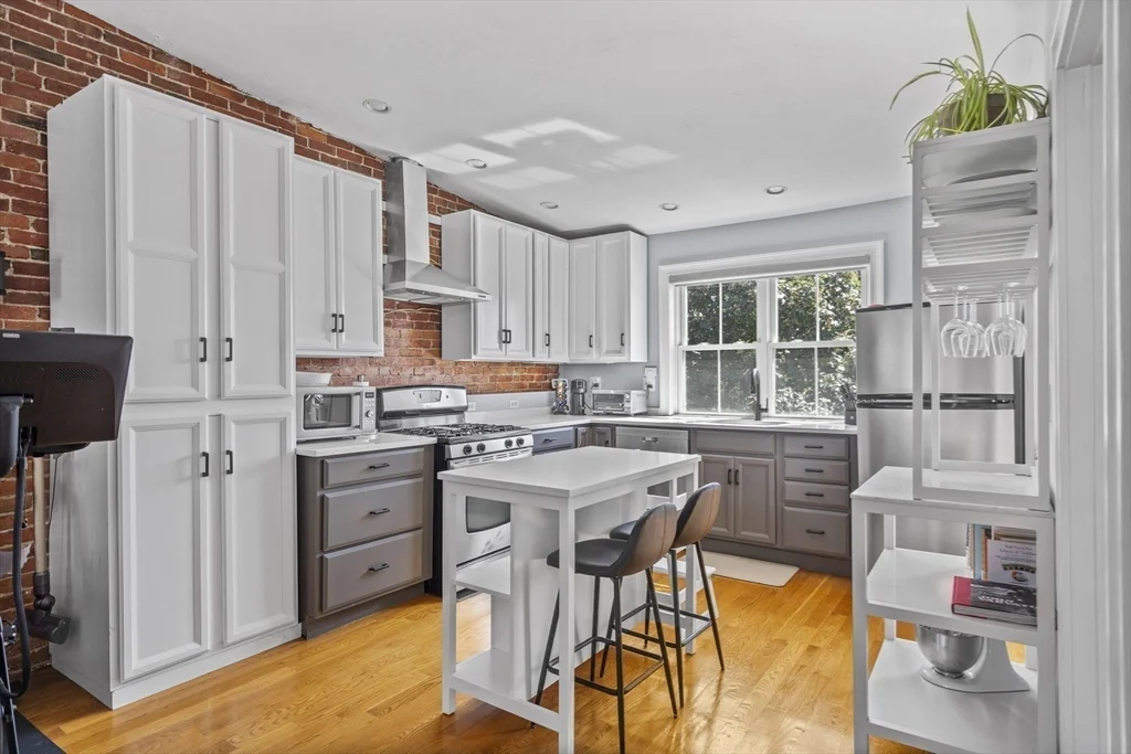2 bed, 2 bath apartment for rent at 665 E 5th St Unit 2, South Boston — photo 6 of 23