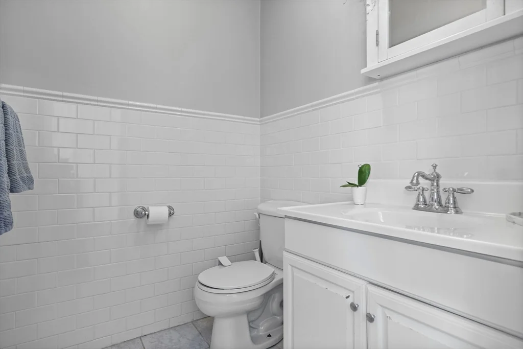 2 bed, 2 bath apartment for rent at 665 E 5th St Unit 2, South Boston — photo 18 of 23