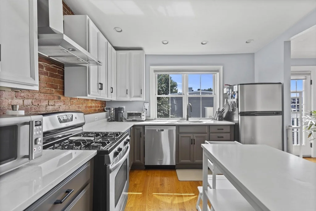 2 bed, 2 bath apartment for rent at 665 E 5th St Unit 2, South Boston — photo 8 of 23