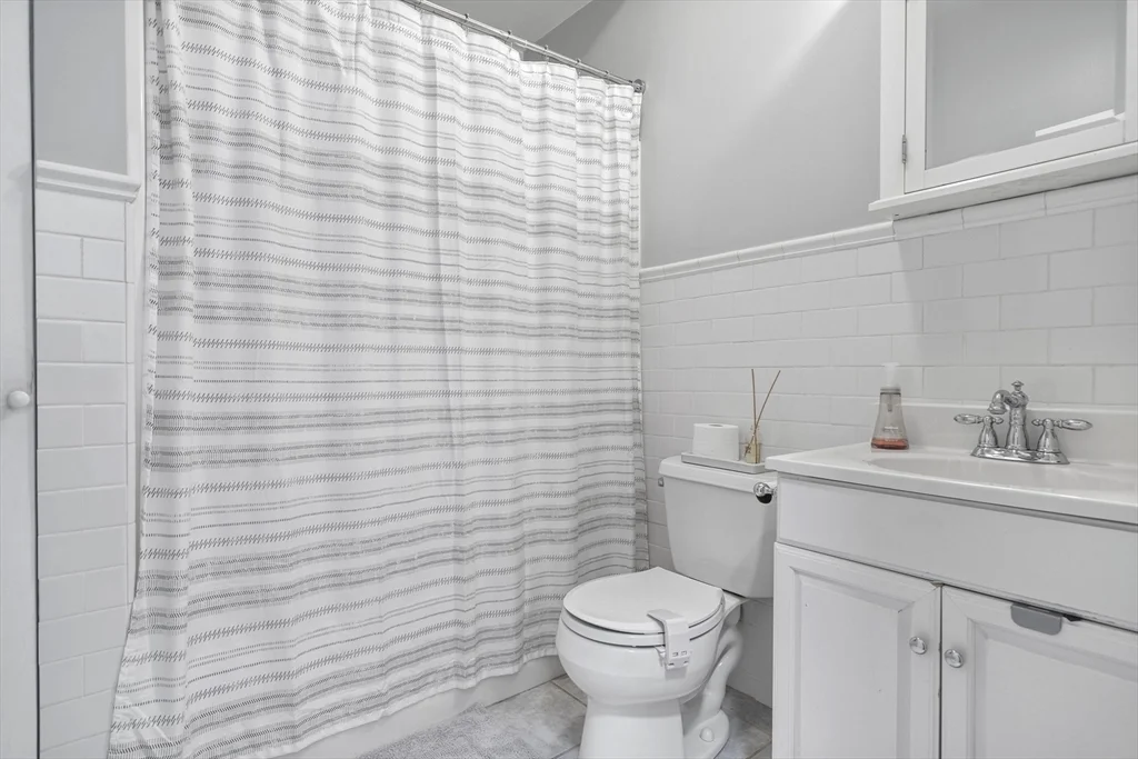 2 bed, 2 bath apartment for rent at 665 E 5th St Unit 2, South Boston — photo 17 of 23