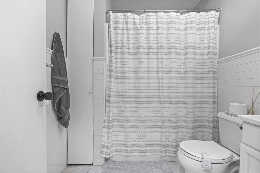 2 bed, 2 bath apartment for rent at 665 E 5th St Unit 2, South Boston — photo 16 of 23