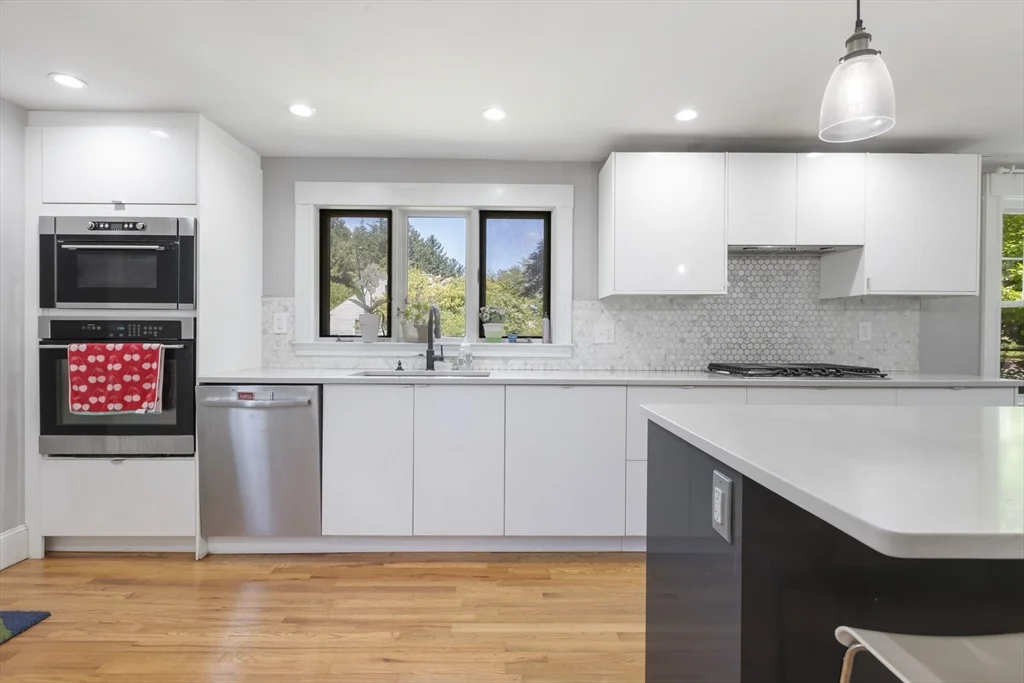 3 bed, 2 bath apartment for rent at 665 S Main St, Sharon — photo 9 of 23