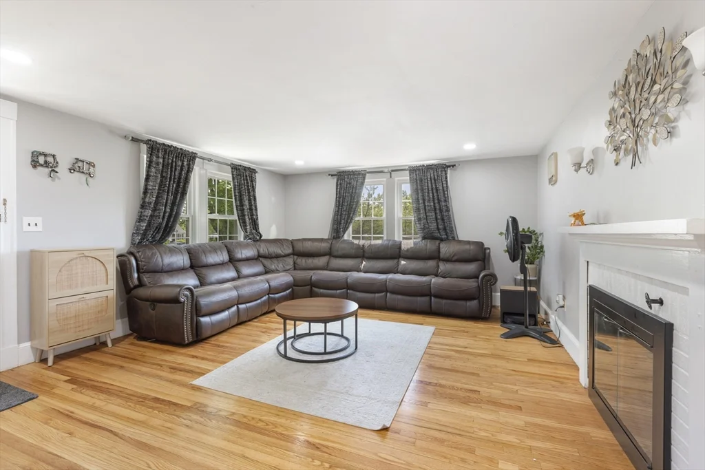 3 bed, 2 bath apartment for rent at 665 S Main St, Sharon — photo 6 of 23