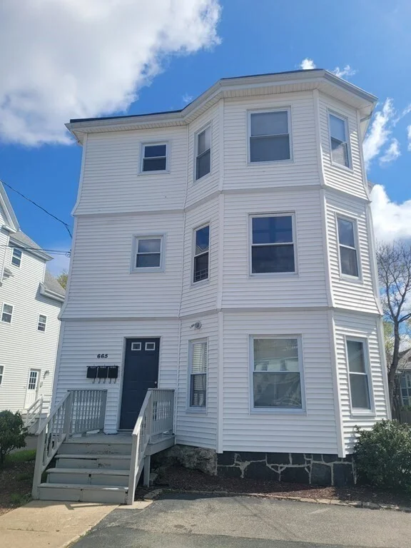 2 bed, 1 bath apartment for rent at 665 Washington Unit 2, Whitman