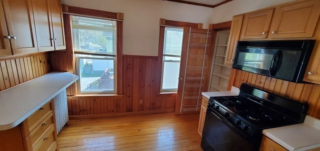 2 bed, 1 bath apartment for rent at 665 Washington Unit 2, Whitman — photo 4 of 13