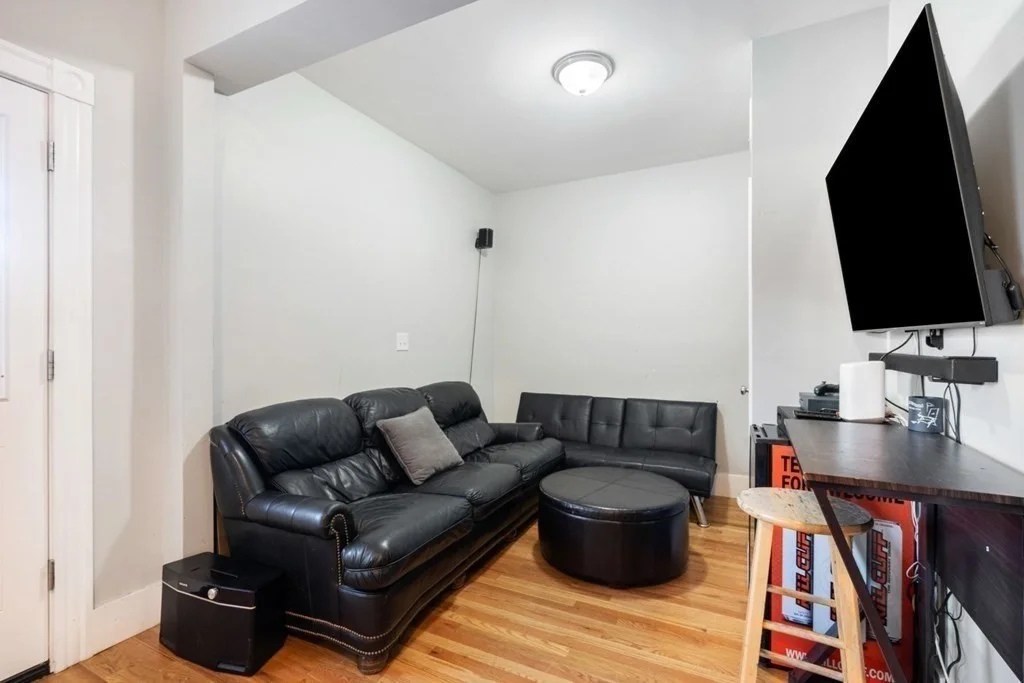 4 bed, 2 bath apartment for rent at 666 East 8th Unit 2, Boston — photo 4 of 21