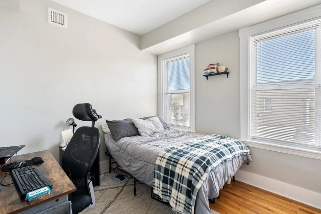 4 bed, 2 bath apartment for rent at 666 East 8th Unit 2, Boston — photo 9 of 21