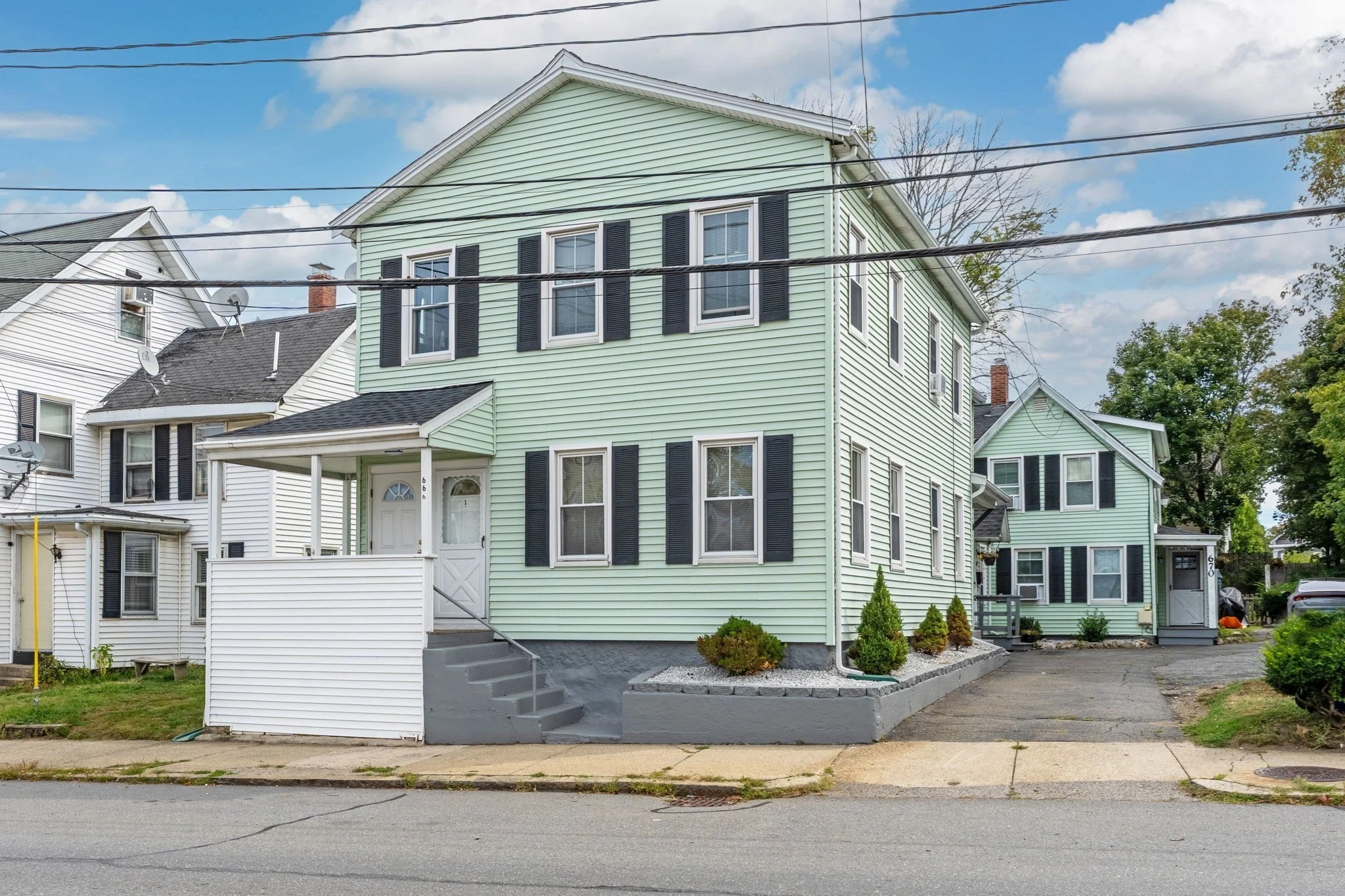 2 bed, 1 bath apartment for rent at 666 Main St Unit 1, Wakefield — photo 2 of 22