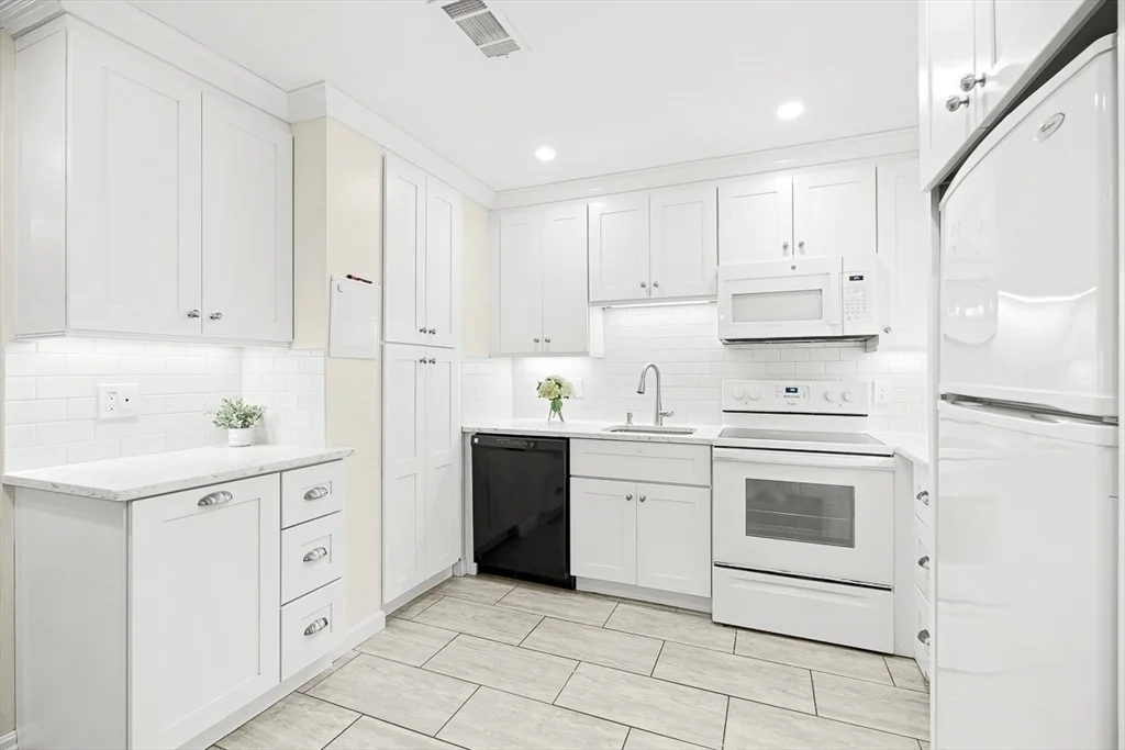 2 bed, 2 bath apartment for rent at 666 Main St Unit 315, Winchester — photo 16 of 37