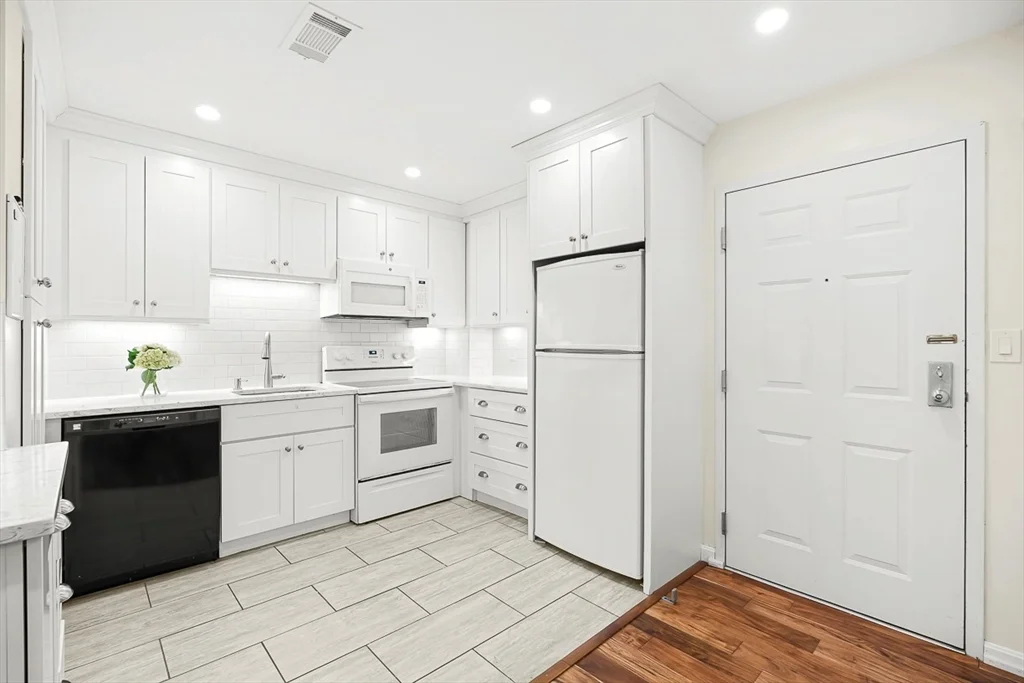 2 bed, 2 bath apartment for rent at 666 Main St Unit 315, Winchester — photo 14 of 37