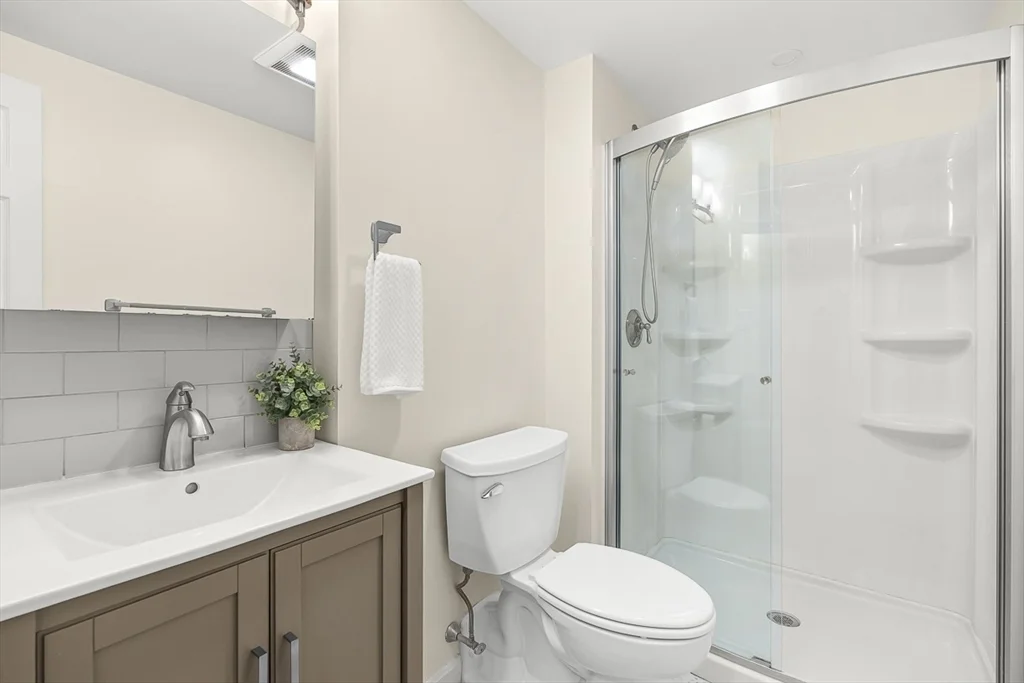 2 bed, 2 bath apartment for rent at 666 Main St Unit 315, Winchester — photo 24 of 37