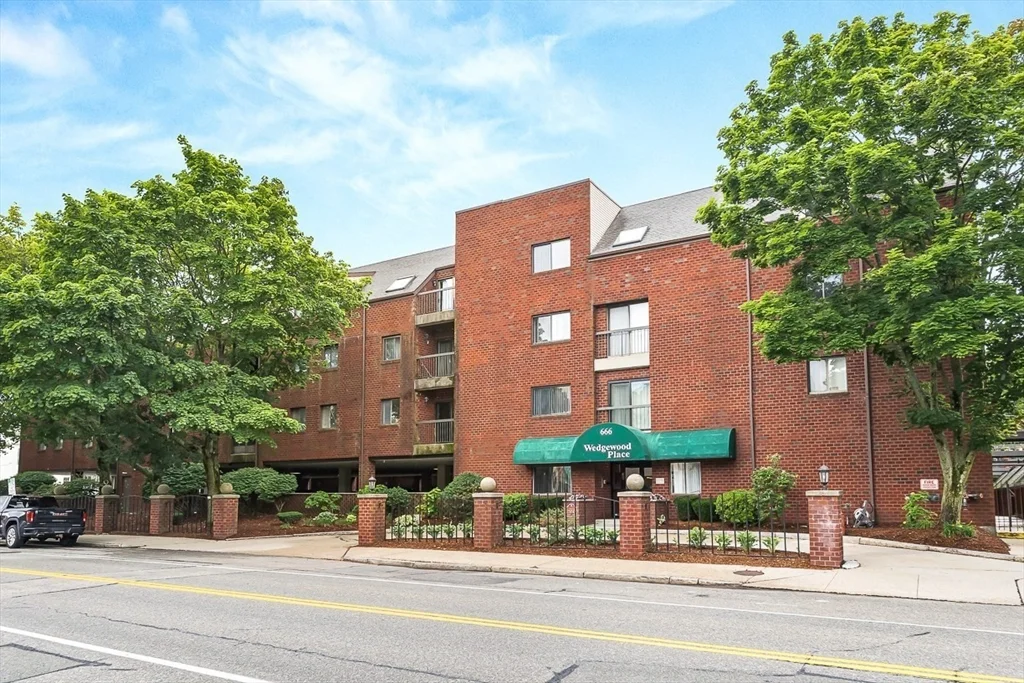 2 bed, 2 bath apartment for rent at 666 Main St Unit 315, Winchester — photo 35 of 37