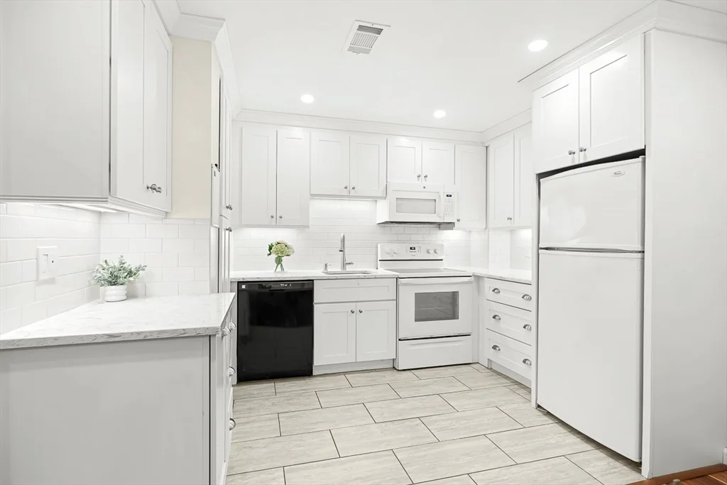 2 bed, 2 bath apartment for rent at 666 Main St Unit 315, Winchester — photo 15 of 37