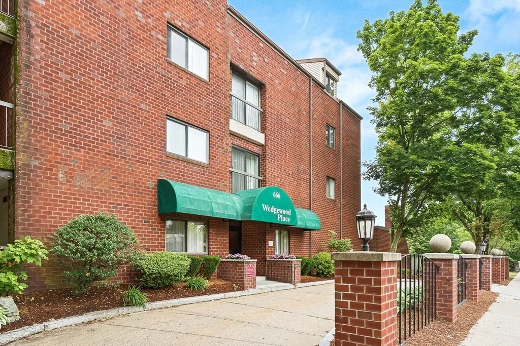 2 bed, 2 bath apartment for rent at 666 Main St Unit 315, Winchester — photo 33 of 37