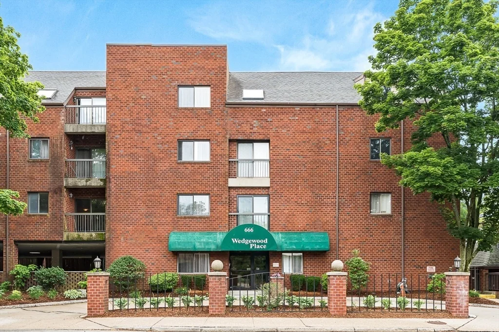 2 bed, 2 bath apartment for rent at 666 Main St Unit 315, Winchester — photo 34 of 37