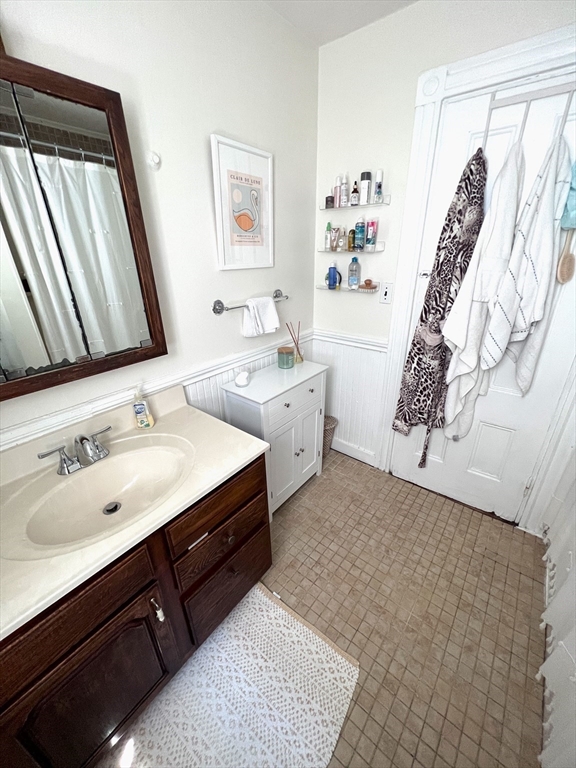 3 bed, 1 bath apartment for rent at 667 East 8th Unit 3, South Boston — photo 9 of 10