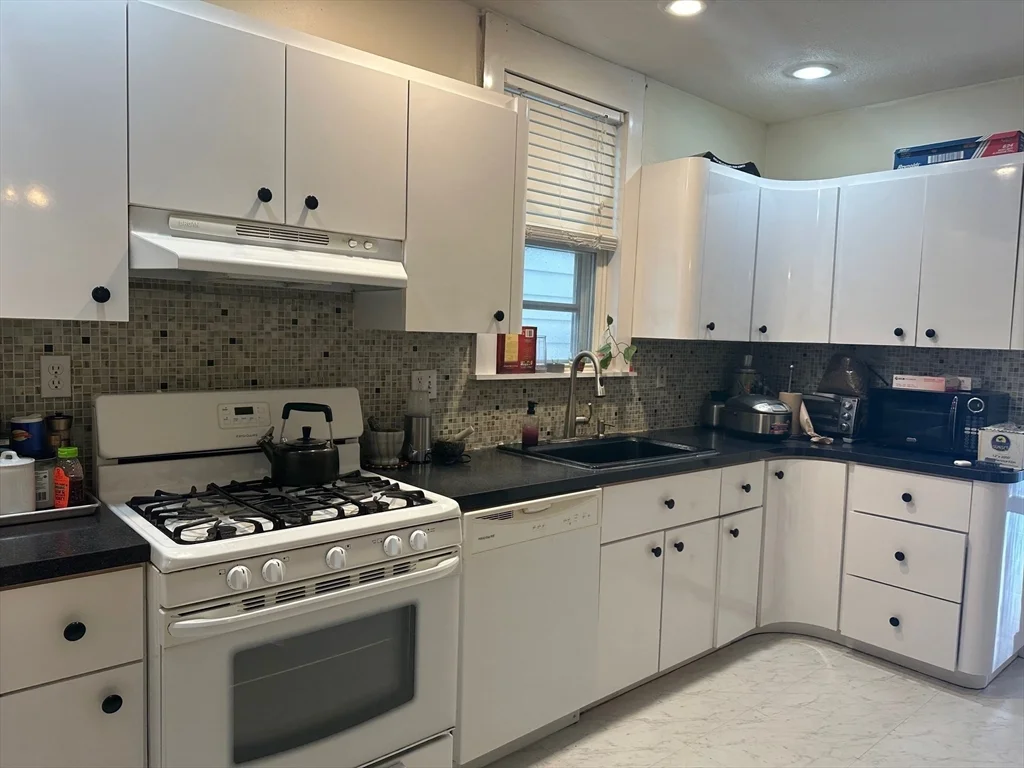 3 bed, 1 bath apartment for rent at 667 Saratoga Unit 1, East Boston — photo 6 of 13