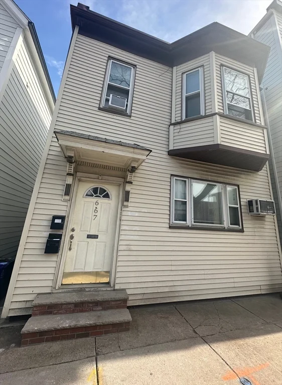 3 bed, 1 bath apartment for rent at 667 Saratoga Unit 1, East Boston
