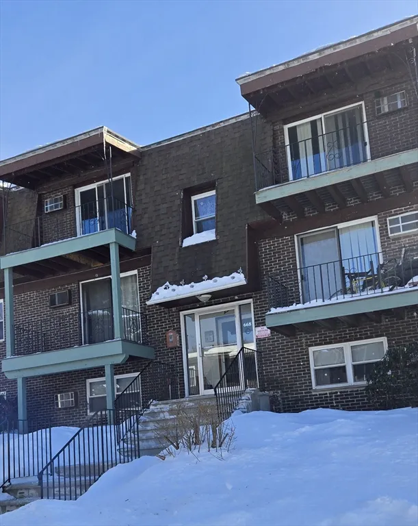 2 bed, 1 bath apartment for rent at 668 Robbins Ave Unit 18, Dracut
