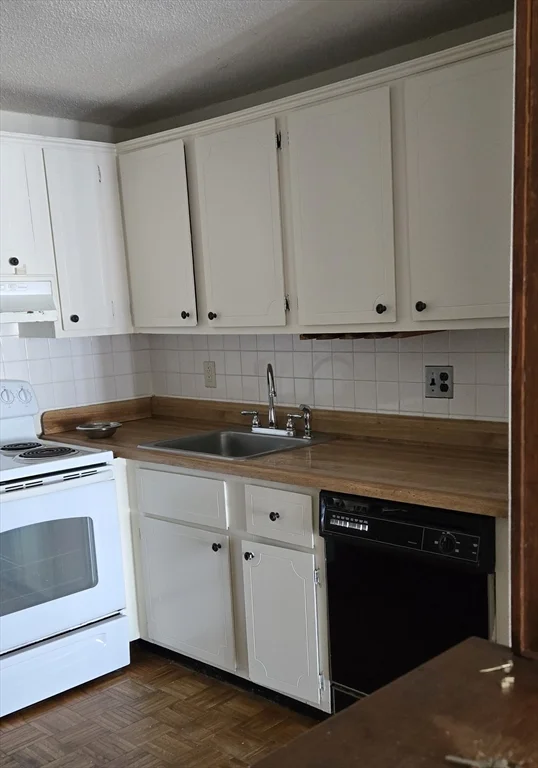 2 bed, 1 bath apartment for rent at 668 Robbins Ave Unit 18, Dracut — photo 2 of 8