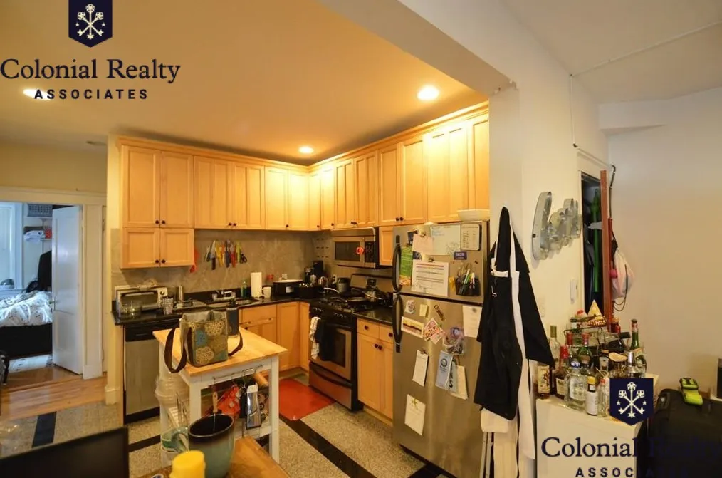 3 bed, 2 bath apartment for rent at 67 Babcock St Unit 6, North Brookline — photo 4 of 11