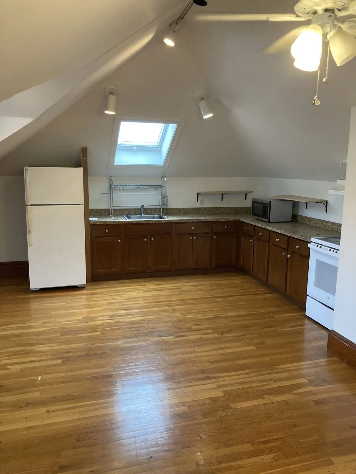 2 bed, 1 bath apartment for rent at 67 Benton Rd Unit 3, Spring Hill — photo 9 of 17