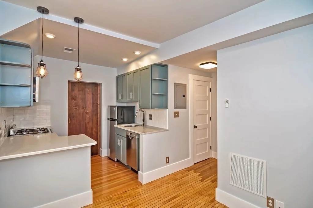 1 bed, 1 bath apartment for rent at 67 Bonair Unit 3, Winter Hill — photo 2 of 8