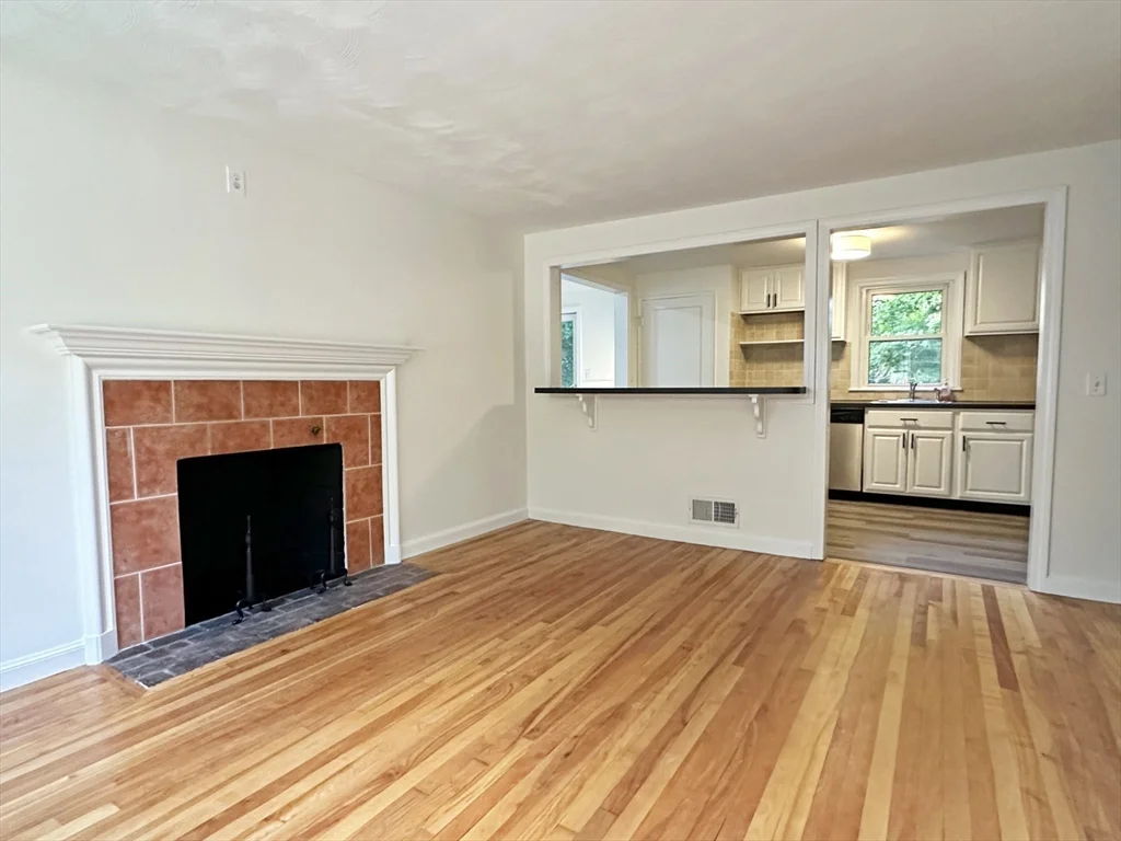 3 bed, 1 bath apartment for rent at 67 Brewster Rd, Waltham — photo 3 of 19