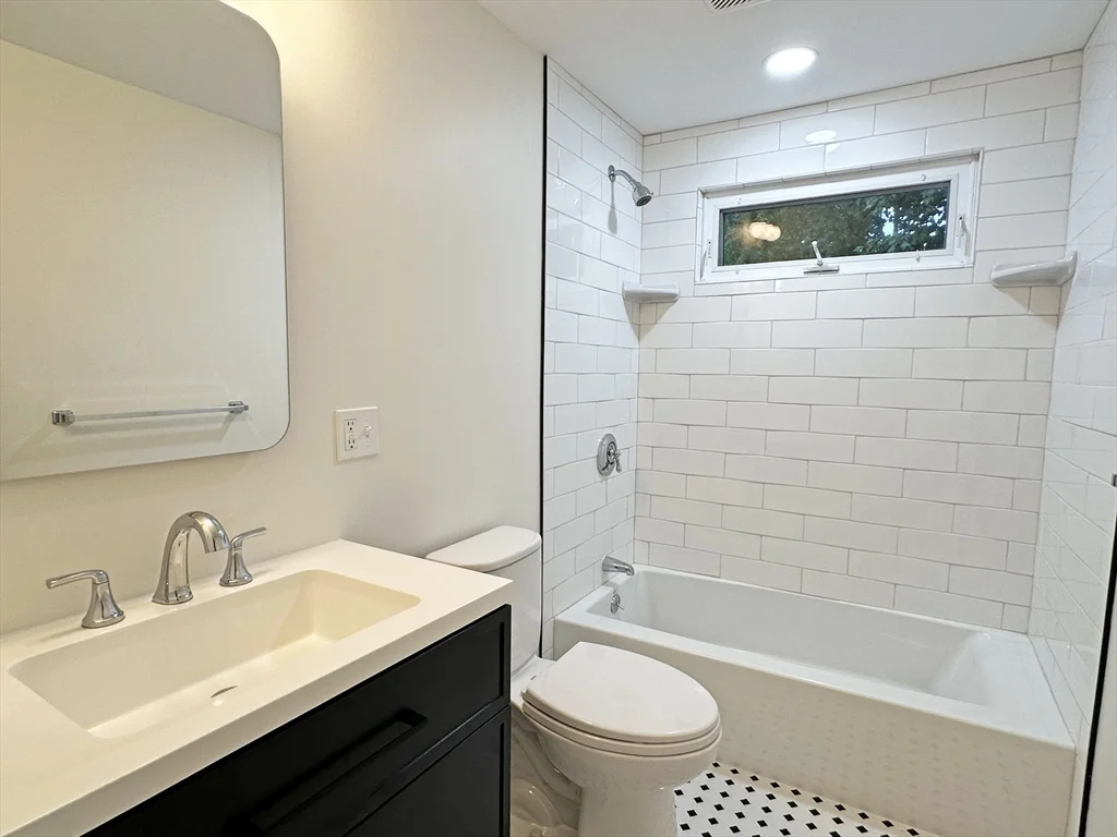 3 bed, 1 bath apartment for rent at 67 Brewster Rd, Waltham — photo 14 of 19