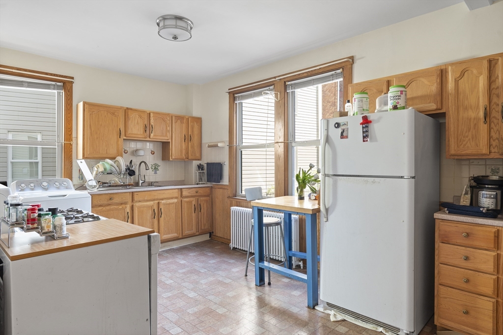 2 bed, 1 bath apartment for rent at 67 Bristol St Unit 67, Wellington-Harrington — photo 2 of 9