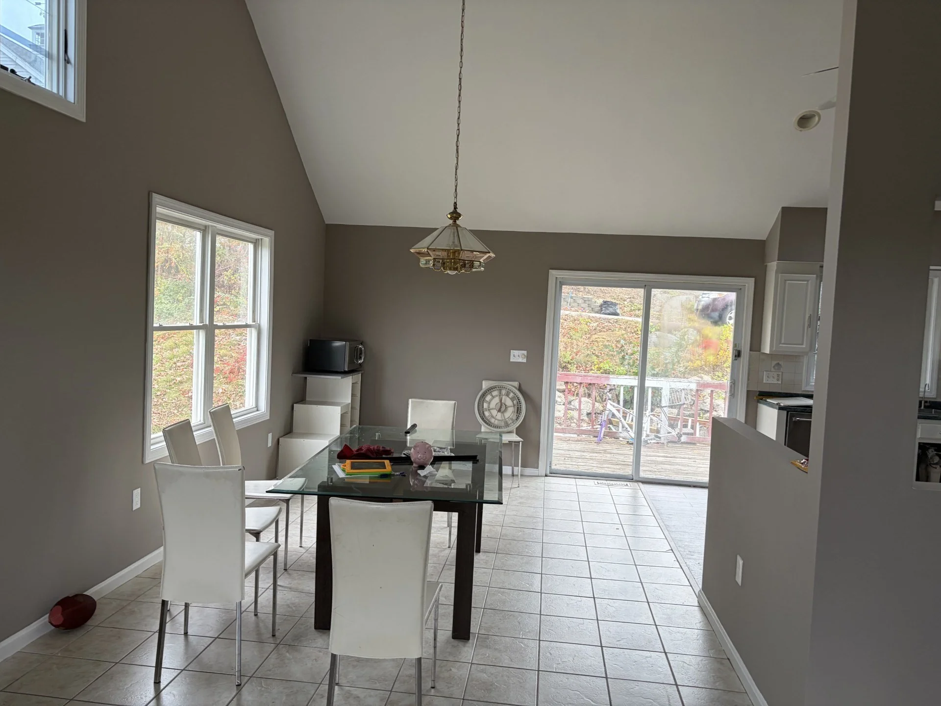 4 bed, 2 bath apartment for rent at 67 Cambridge Rd Unit 1, Woburn — photo 6 of 7